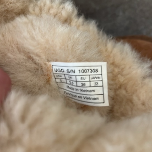 UGGS Tall brown with Bailey Bow 111 - Picture 6 of 6